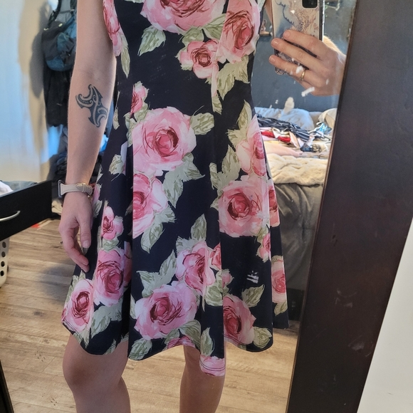 Dress - Picture 2 of 3